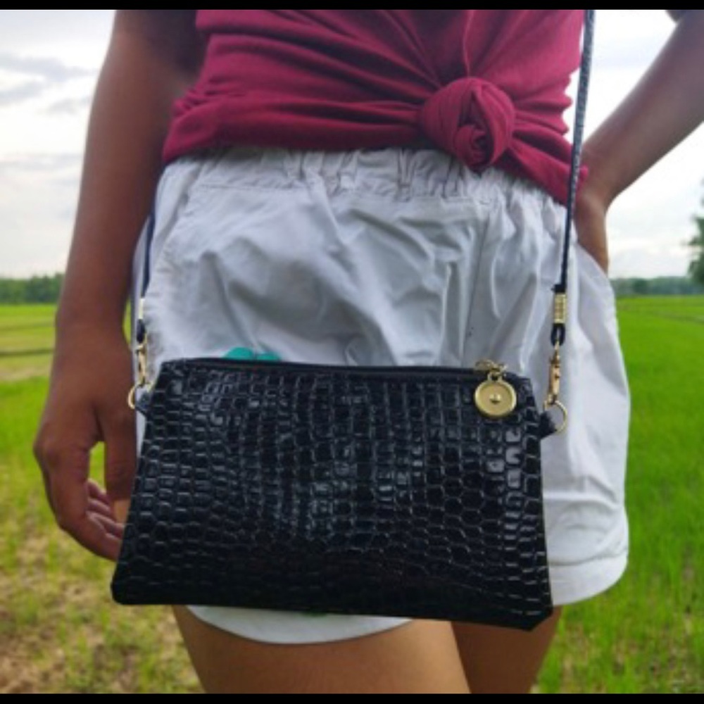 New Black & Gold Vegan Leather Croc Embossed Crossbody Bag - Picture 10 of 16